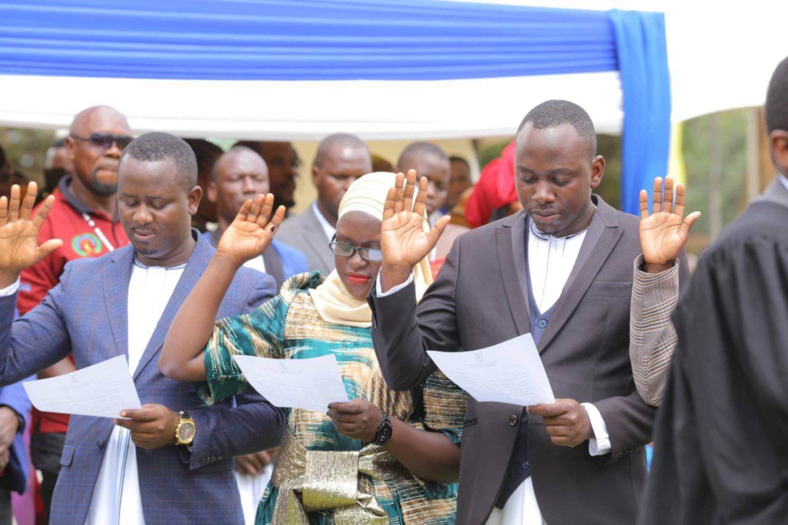 Abakulembeze nga bakuba ebilayiro Abakulembeze nga bakuba ebilayiro